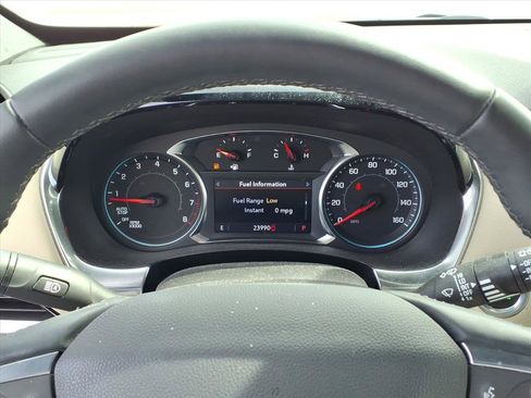 Used 2023 Chevrolet Traverse LT image 19