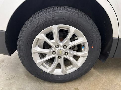 Used 2018 Chevrolet Equinox LT FWD image 11