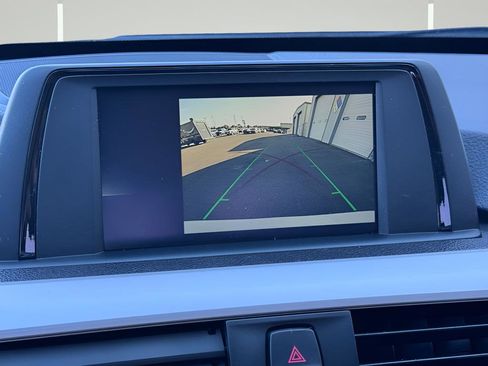 Used 2018 BMW 320i Sedan RWD image 14