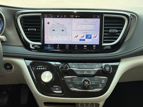 Used 2023 Chrysler Pacifica Touring-L FWD image 24