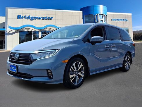 Used 2023 Honda Odyssey Touring image 3