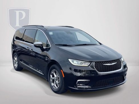 Certified 2023 Chrysler Pacifica Limited image 1