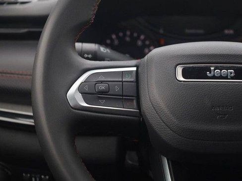 Used 2025 Jeep Compass Trailhawk AWD/4WD image 10