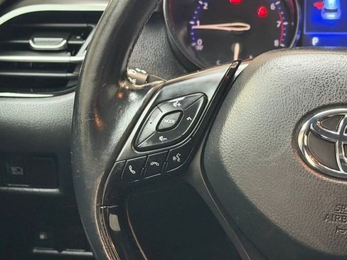 Used 2018 Toyota C-HR XLE FWD image 17
