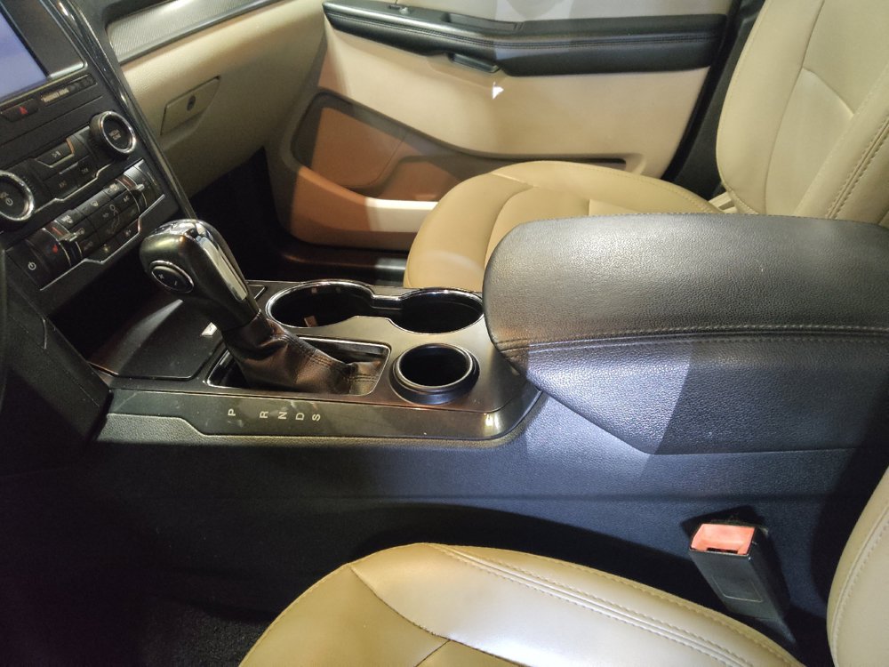 Used 2019 Ford Explorer XLT w/ Equipment Group 202A FWD image 26
