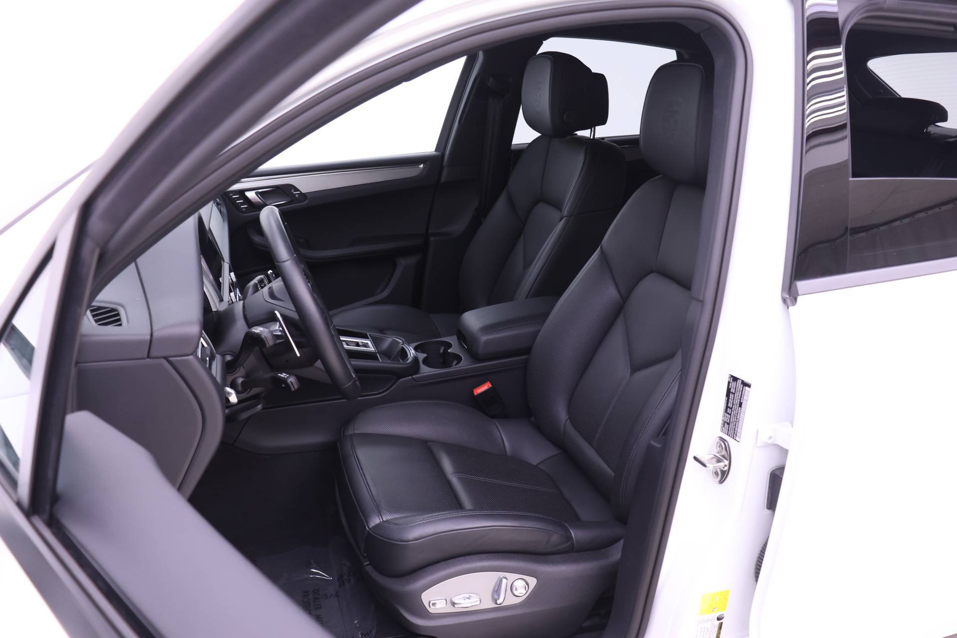 Used 2026 Porsche Macan AWD/4WD image 5