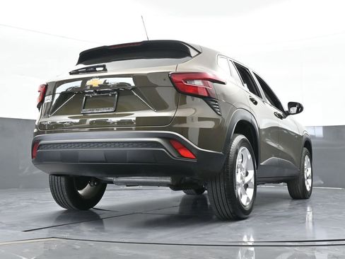 Used 2024 Chevrolet Trax LS w/ LS Convenience Package image 54