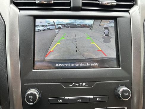 Used 2020 Ford Fusion SE FWD image 23