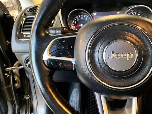 Used 2018 Jeep Compass Limited image 23