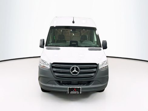 Used 2025 Mercedes-Benz Sprinter 2500 image 2