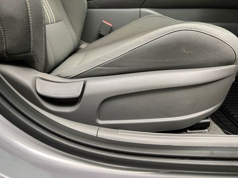 Used 2025 Hyundai Elantra SEL image 21