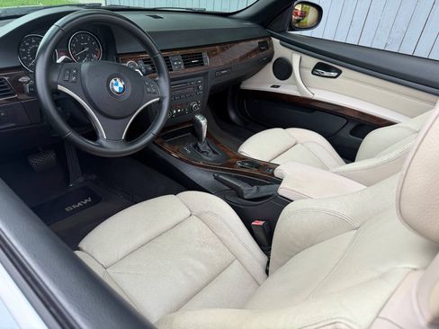 Used 2011 BMW 328i Convertible RWD image 10