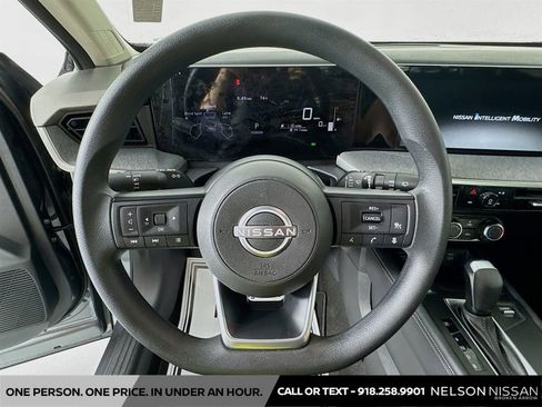 Used 2025 Nissan Kicks SV AWD/4WD image 11