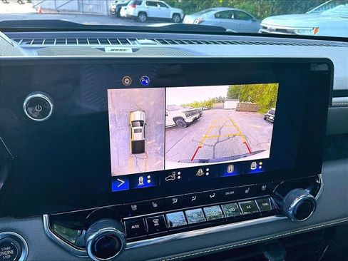 Used 2024 Chevrolet Colorado ZR2 w/ ZR2 Convenience Package III AWD/4WD image 18