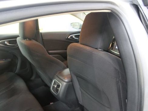 Used 2015 Chrysler 200 Limited w/ Comfort Group FWD image 10