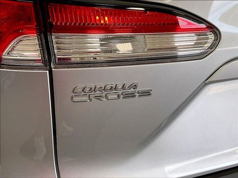 Certified 2023 Toyota Corolla Cross LE AWD/4WD image 28