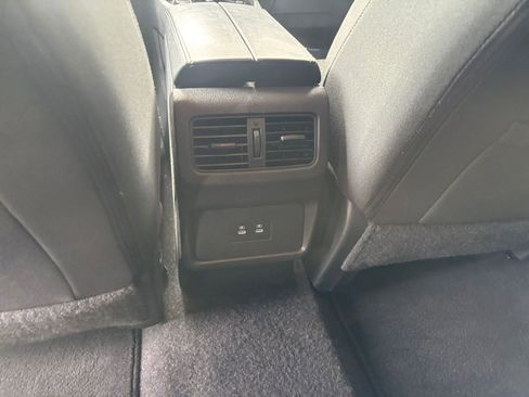 Used 2025 Nissan Rogue SV FWD image 24