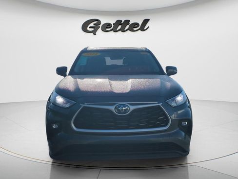 Used 2023 Toyota Highlander XLE image 4