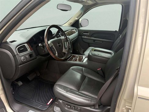 Used 2013 GMC Yukon Denali RWD image 23