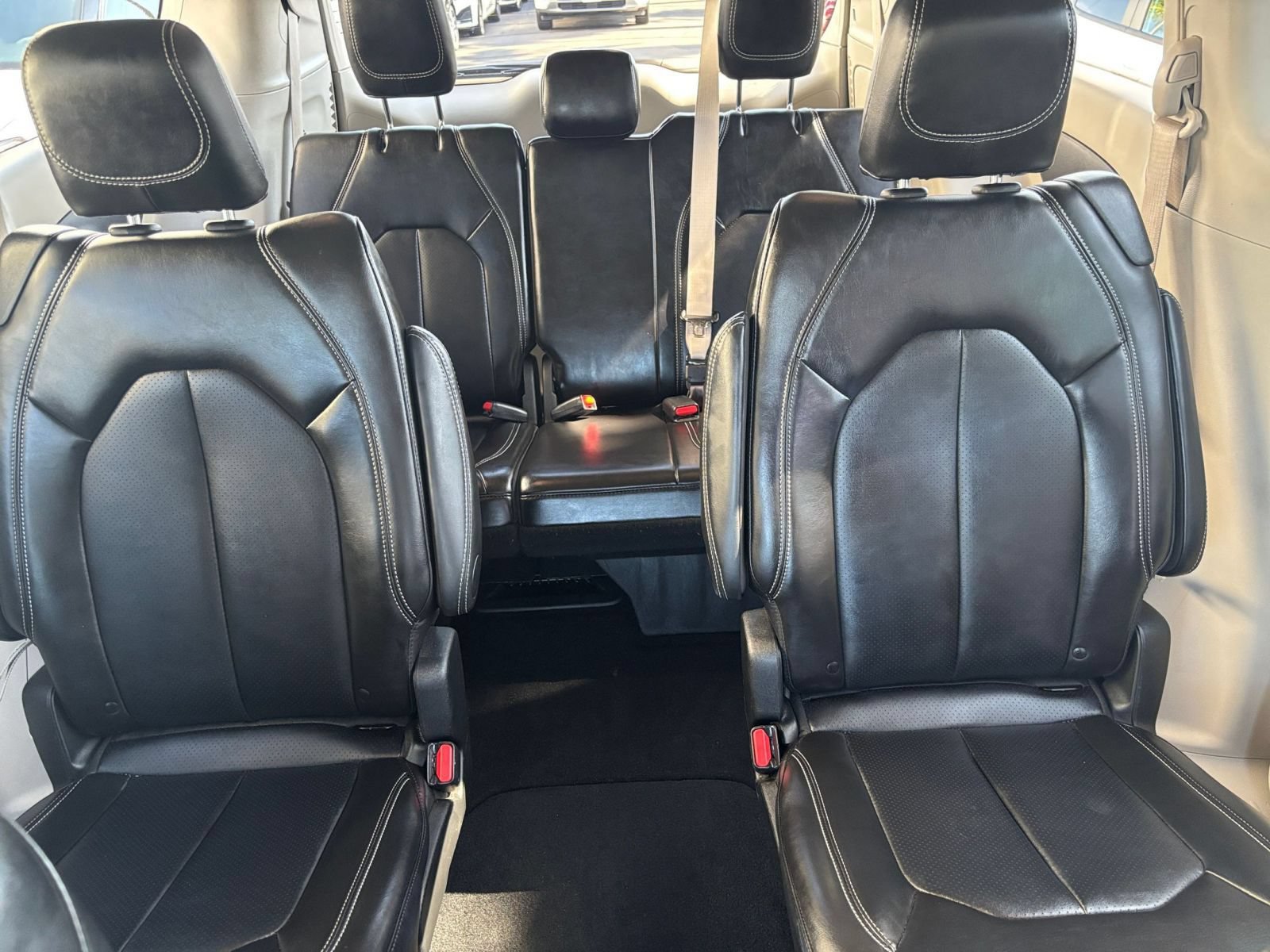 Used 2024 Chrysler Pacifica Touring-L FWD image 40