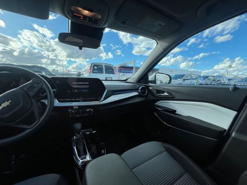 Used 2025 Chevrolet Trax LT image 35