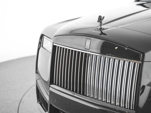 New 2025 Rolls-Royce Cullinan Black Badge image 12