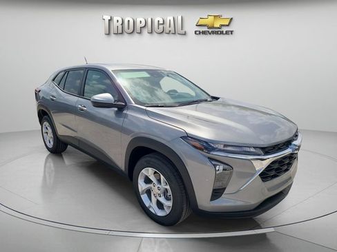 New 2026 Chevrolet Trax LS w/ LS Convenience Package FWD image 7