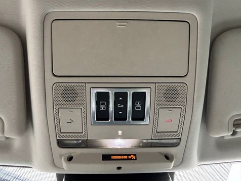 Used 2018 Land Rover Discovery HSE Luxury AWD/4WD image 18