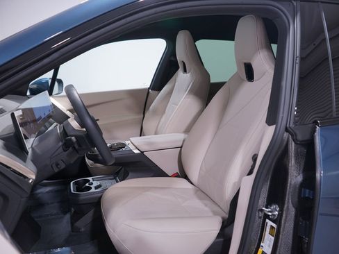 Used 2026 BMW iX xDrive60 image 7