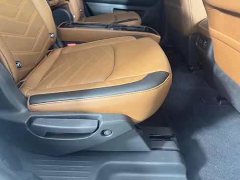 Used 2023 Nissan Pathfinder Platinum FWD image 33