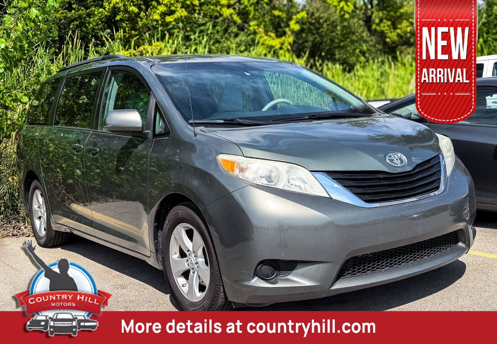 Used 2012 Toyota Sienna LE w/ Towing Pkg FWD image 1