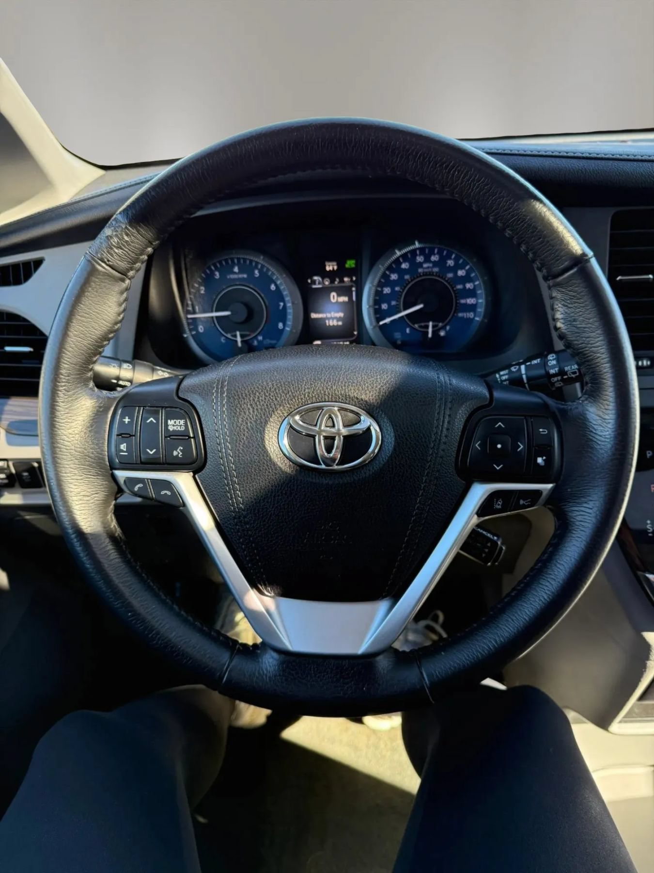 Used 2018 Toyota Sienna XLE w/ XLE Navigation Package FWD image 30