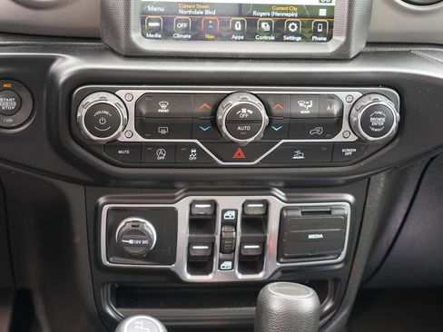 Used 2022 Jeep Gladiator Sport AWD/4WD image 23