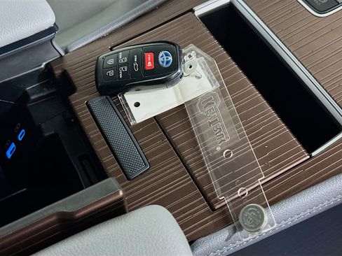 Used 2023 Toyota Sienna XLE image 33