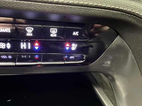 Used 2023 Buick Envision Avenir AWD/4WD image 23