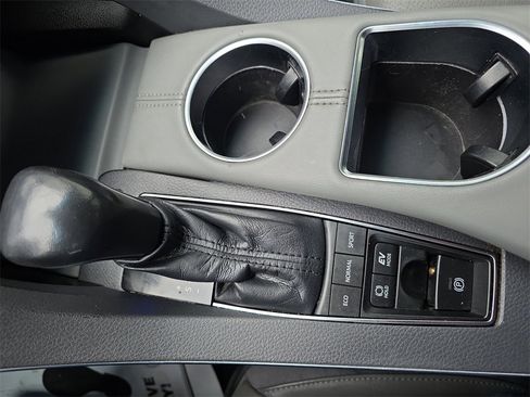 Used 2021 Toyota Avalon Limited image 21