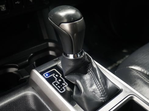 Used 2020 Toyota Tacoma Limited AWD/4WD image 23