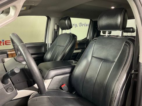 Used 2018 Ford F150 Lariat w/ Equipment Group 502A Luxury image 14