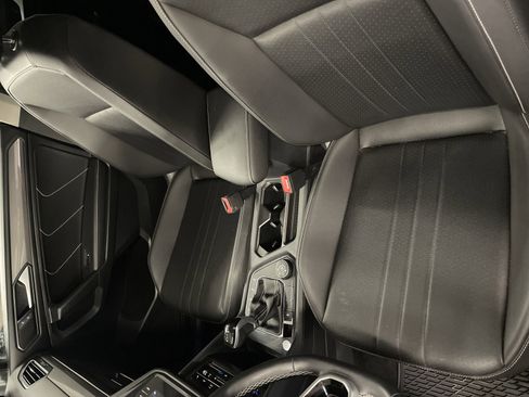 Used 2023 Volkswagen Tiguan SE w/ Panoramic Sunroof Package image 15