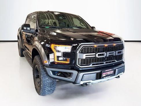 Used 2018 Ford F150 Raptor w/ Equipment Group 802A Luxury AWD/4WD image 3