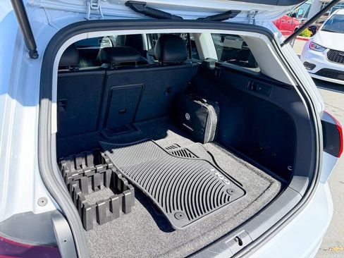 Used 2018 Volkswagen Golf SEL image 27