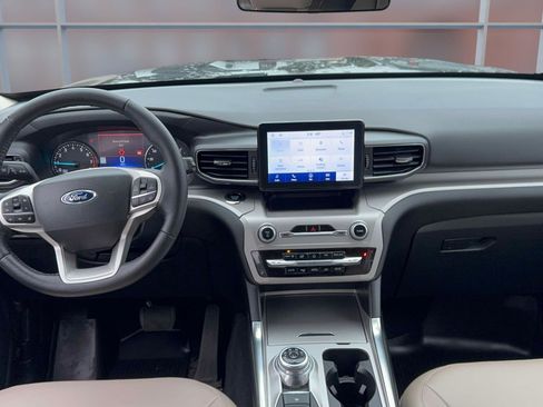 Used 2022 Ford Explorer XLT w/ Equipment Group 202A image 11