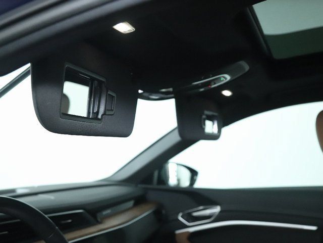 Used 2022 Audi e-tron Premium AWD/4WD image 23