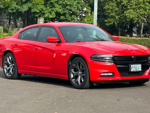 Used 2015 Dodge Charger SXT RWD image 9