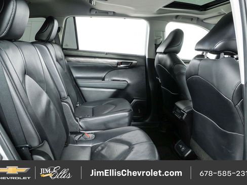 Used 2022 Toyota Highlander Limited FWD image 21