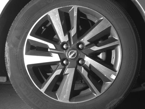 Used 2025 Nissan Versa SV image 13