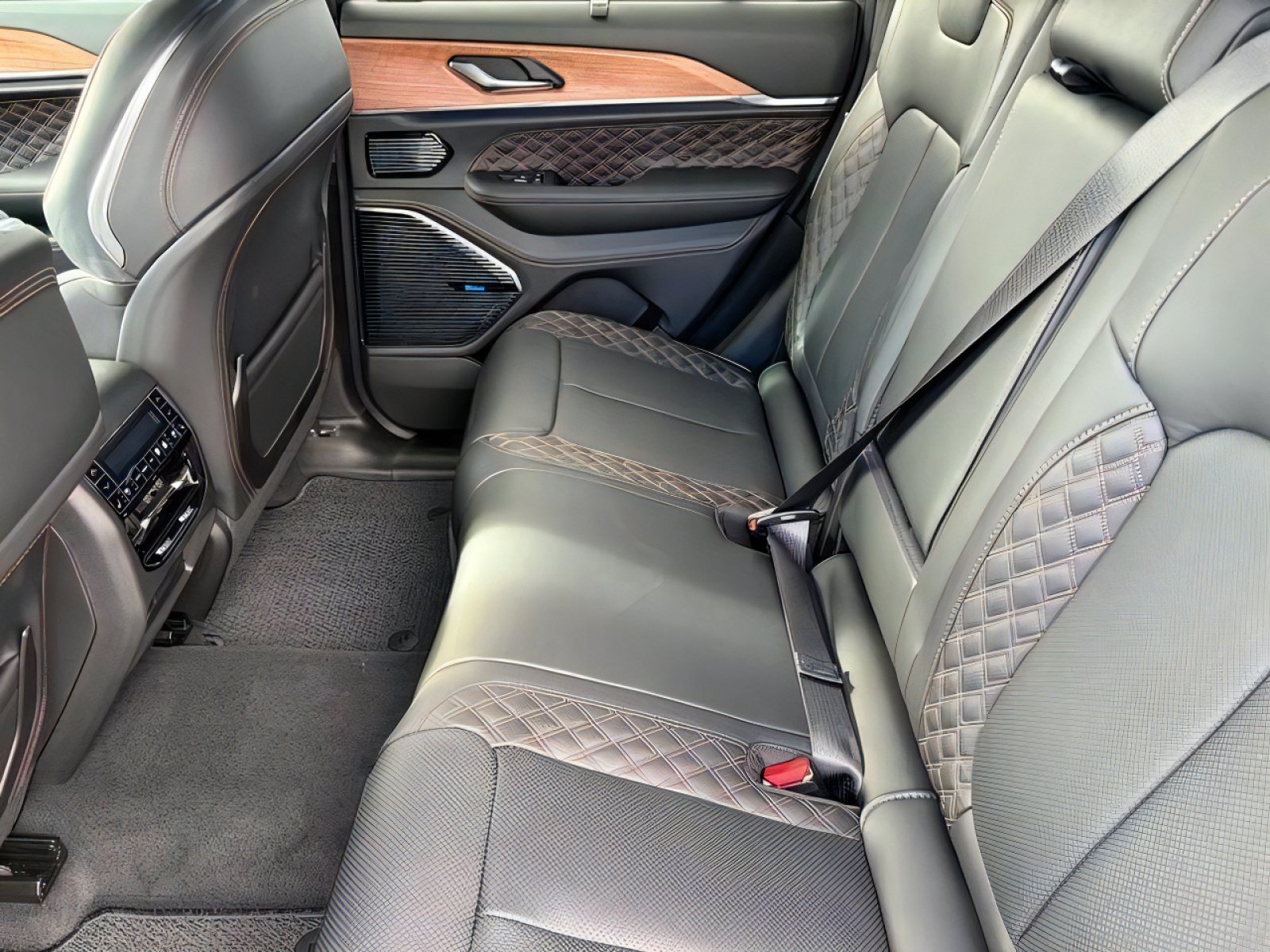 New 2027 Jeep Grand Cherokee Summit AWD/4WD image 12