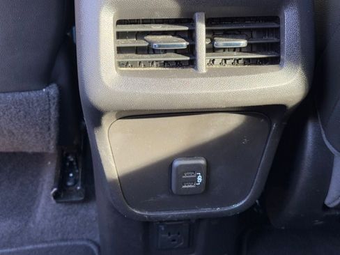 Used 2024 GMC Terrain SLT image 13