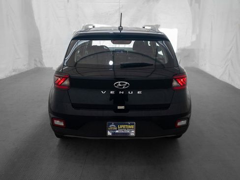 Used 2024 Hyundai Venue SEL image 6
