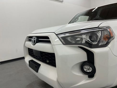 Used 2022 Toyota 4Runner SR5 AWD/4WD image 20